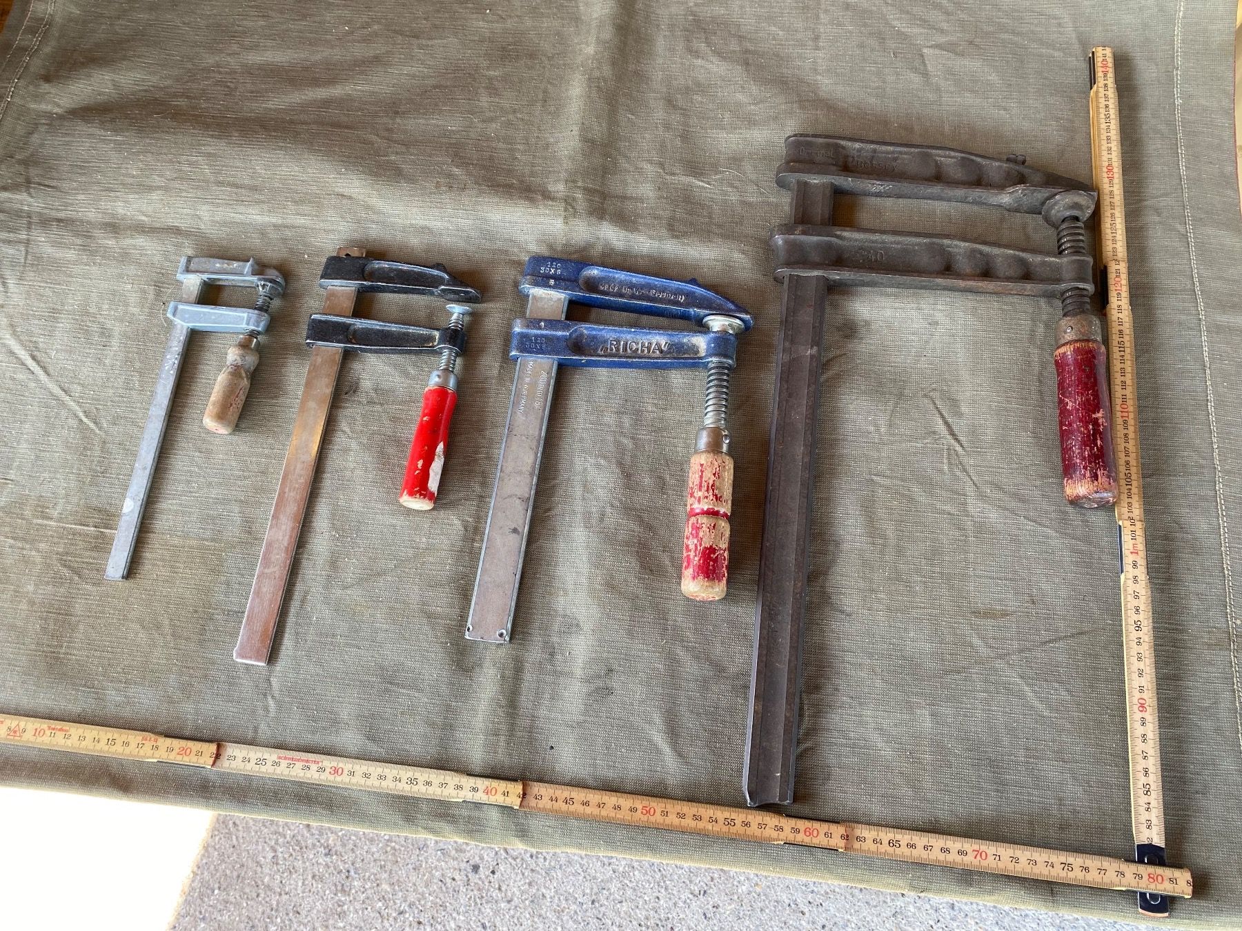 Tutti gli attrezzi: 4 alte Schraubzwingen – Usato da Feldbach venduto da Olive1 9