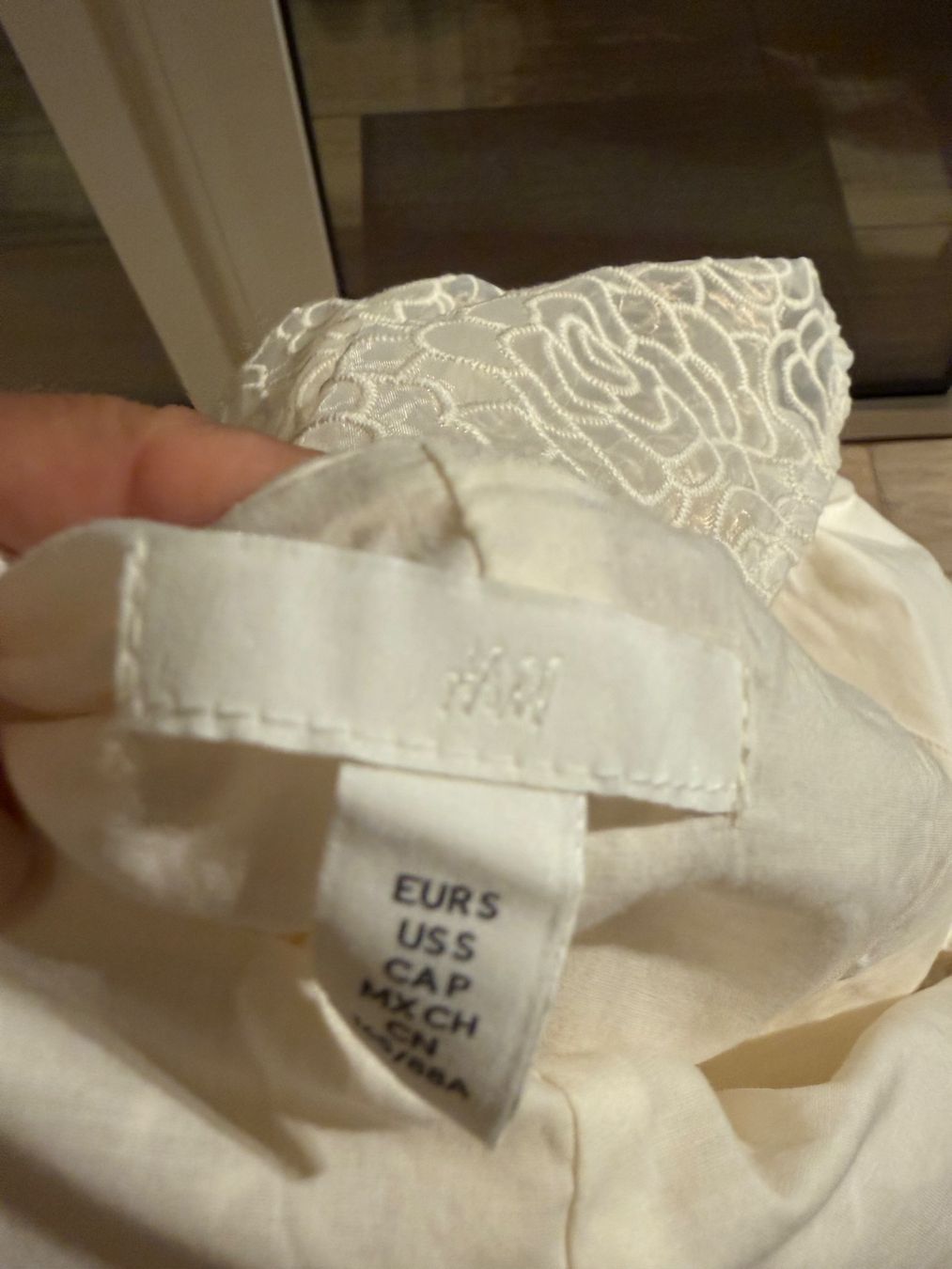 H&M Vestiti: Kleid cremeweiss H&M Grösse S mit Blumenmuster – Nuovo (secondo la descrizione) da Einsiedeln venduto da Natalia. 2