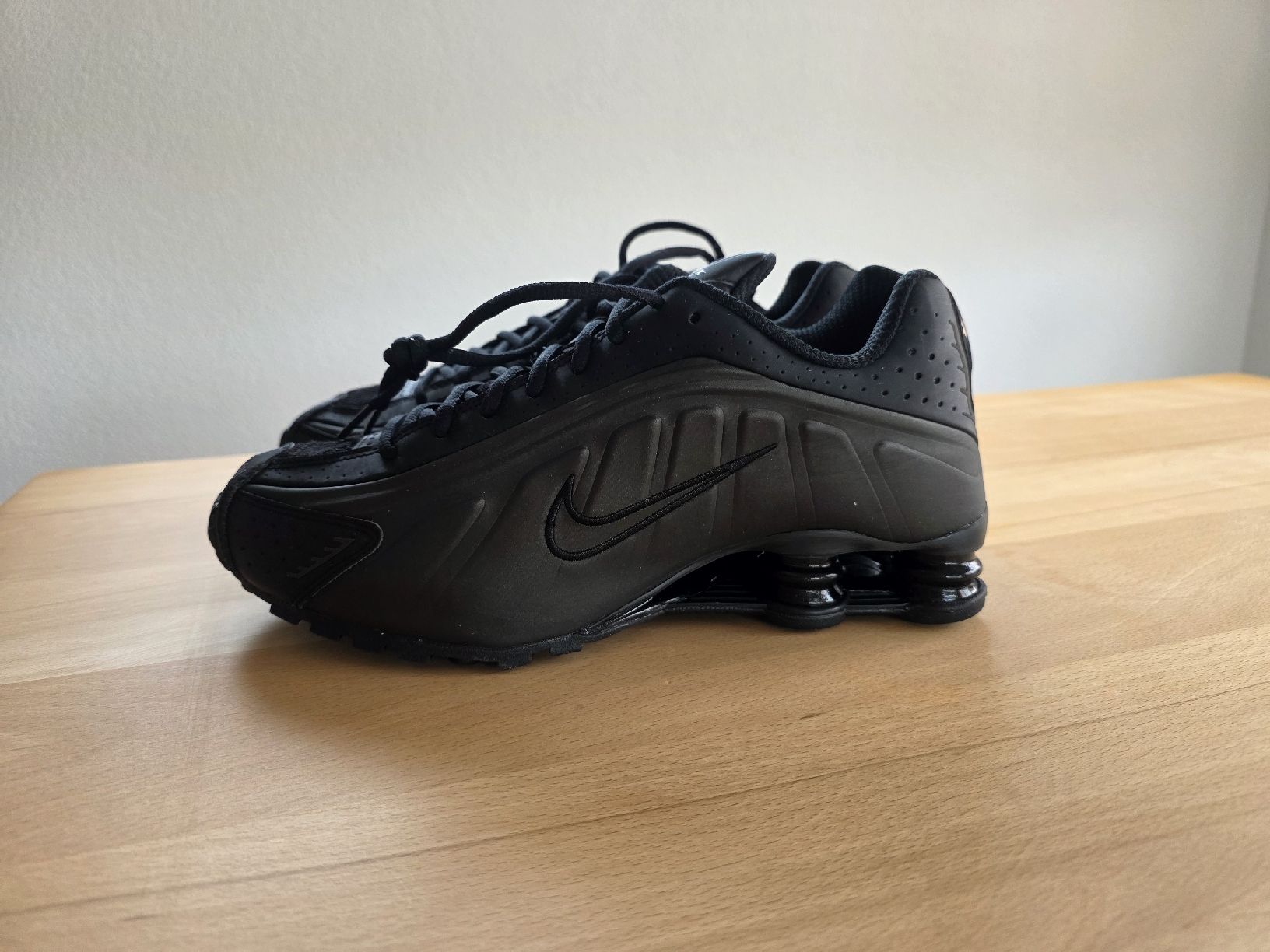 Scarpe da uomo: Superbe Nike Shox black  R4 – Nuovo e nell'imballaggio originale da Corpataux venduto da kaiken 1
