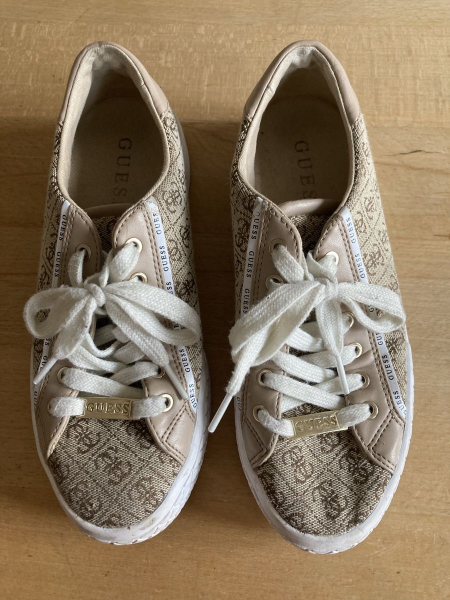 Scarpe da donna: Guess Sneaker Grösse 37/38 – Usato da Rickenbach ZH venduto da Vanijo