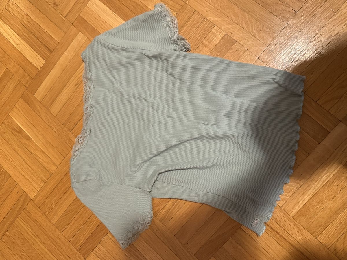 T-shirt: T-shirt bleu clair avec dentelle – Nuovo (secondo la descrizione) da Grand-Lancy venduto da saf_tlt2 1