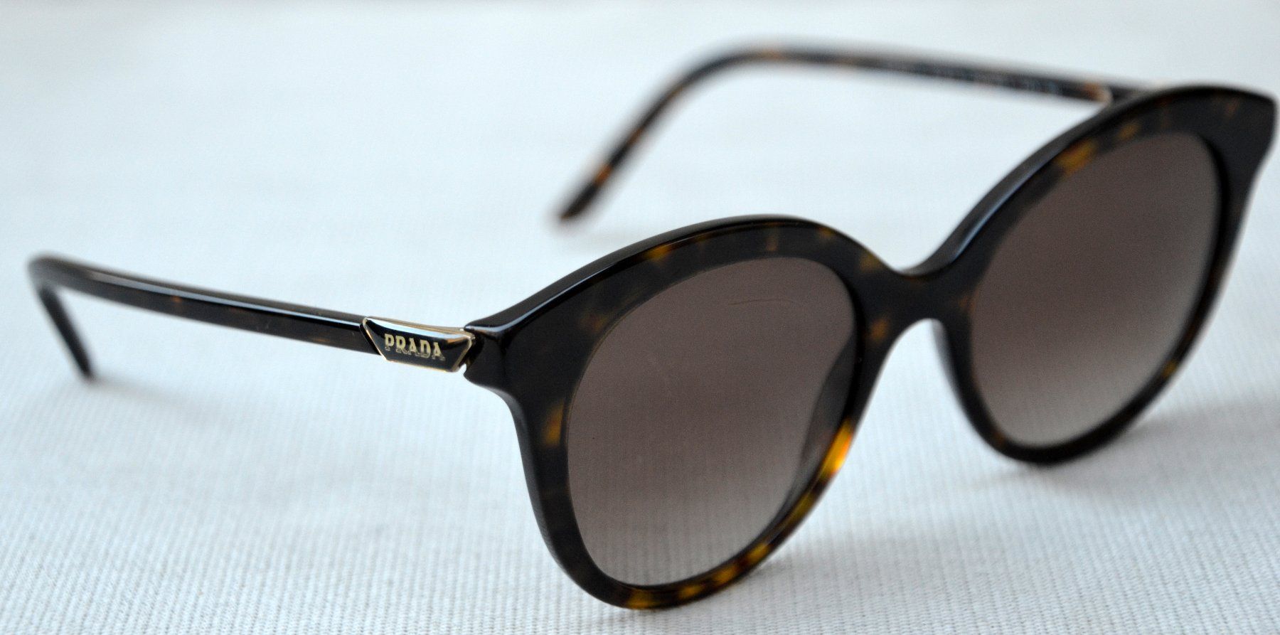 Prada Occhiali & Lenti: Sonnenbrille Prada SPR02Y lunettes de soleil – Usato da Collonges venduto da arashee 1