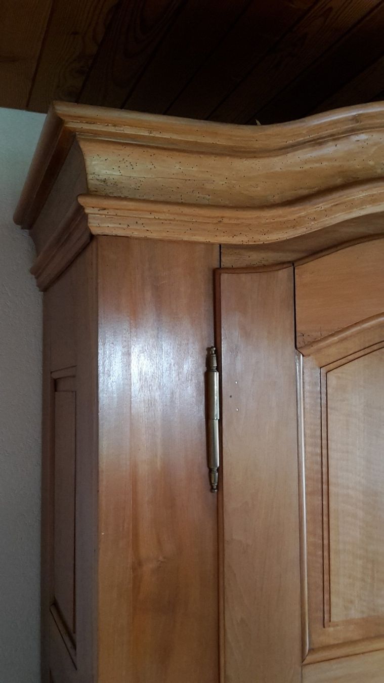 Armadi: Alter  Schrank – Usato da Winterthur venduto da Willibo 1