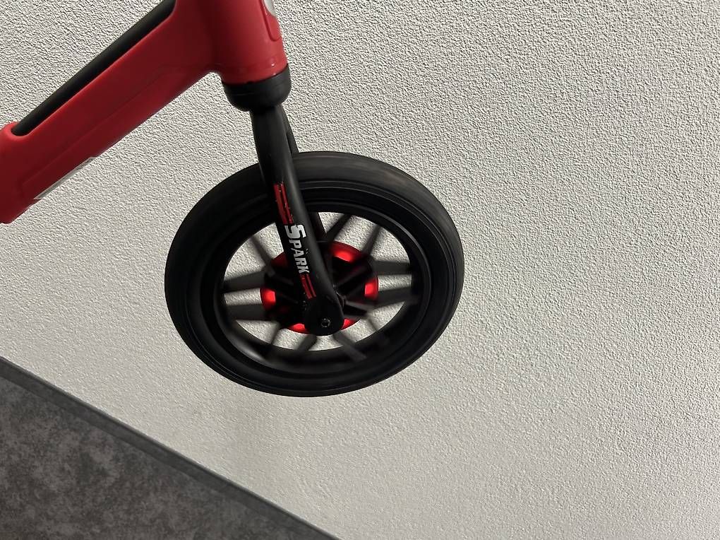 Fahrzeuge für Kinder: Kinder-Laufrad mit LED-Rädern – Gebraucht aus Wollerau von An_fo 2