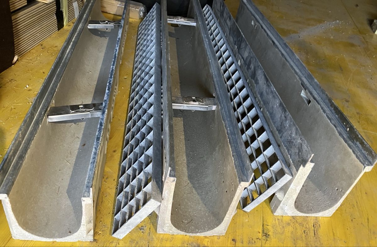 Altri materiali da costruzione: Entwässerungsrinne – Nuovo (secondo la descrizione) da Wetzikon ZH venduto da M.H88 2