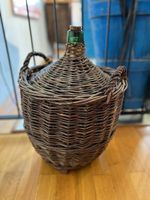 Bouteille en verre 25 litres, habillée d'osier