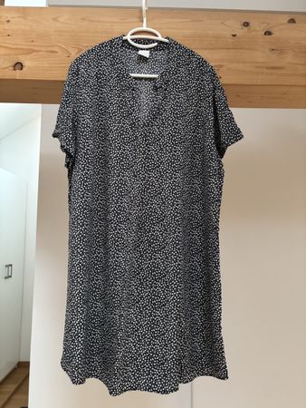 Sommerliches H&M Kleid mit Blumenmuster, Grösse XL