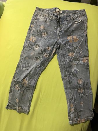 Damen Jeans Capri Hose geblümt Grösse 38 guter Zustand