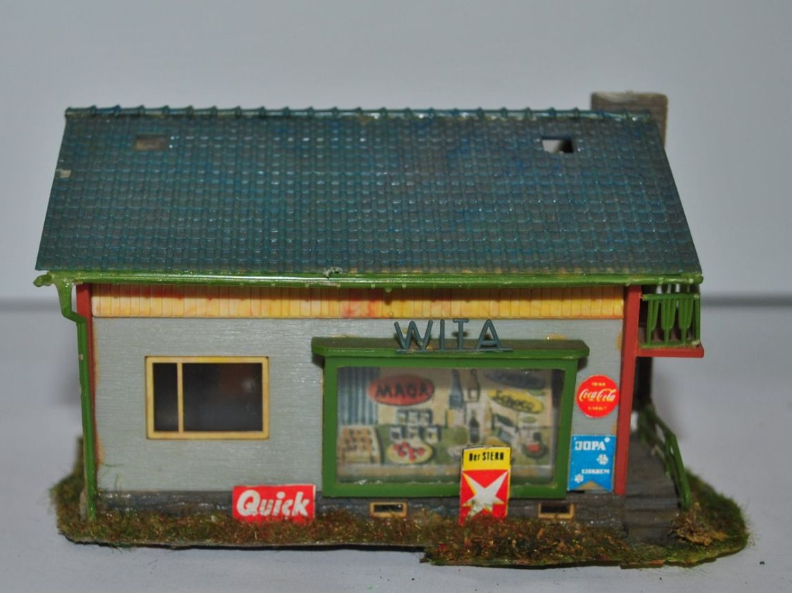 Faller Modelleisenbahnen: Faller Wohnhaus mit Laden 208 (PAH719) – Gebraucht aus Aarwangen von Bahnsupport