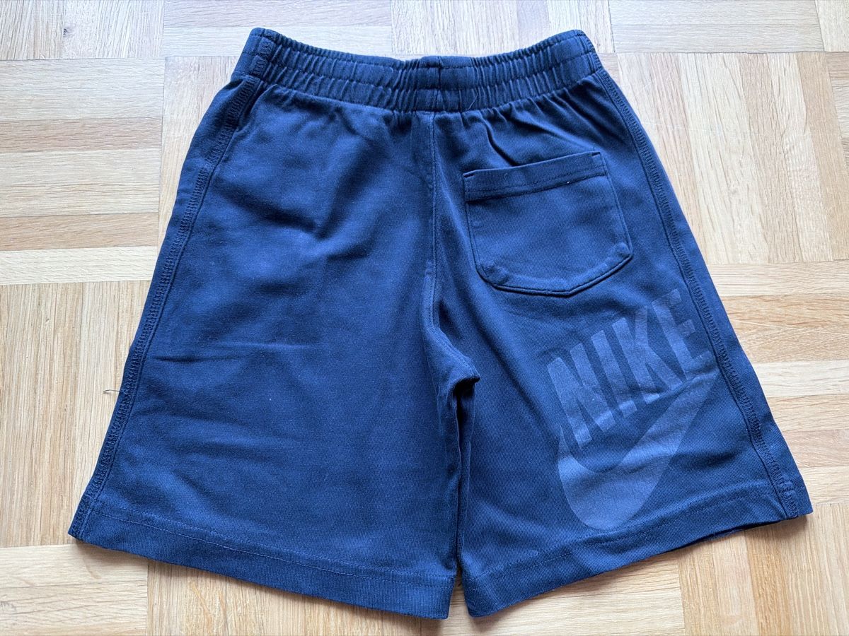 Nike Pantaloni: Nike Joggingshorts, Gr. 116 – Usato da Kilchberg ZH venduto da Von_dutch 1