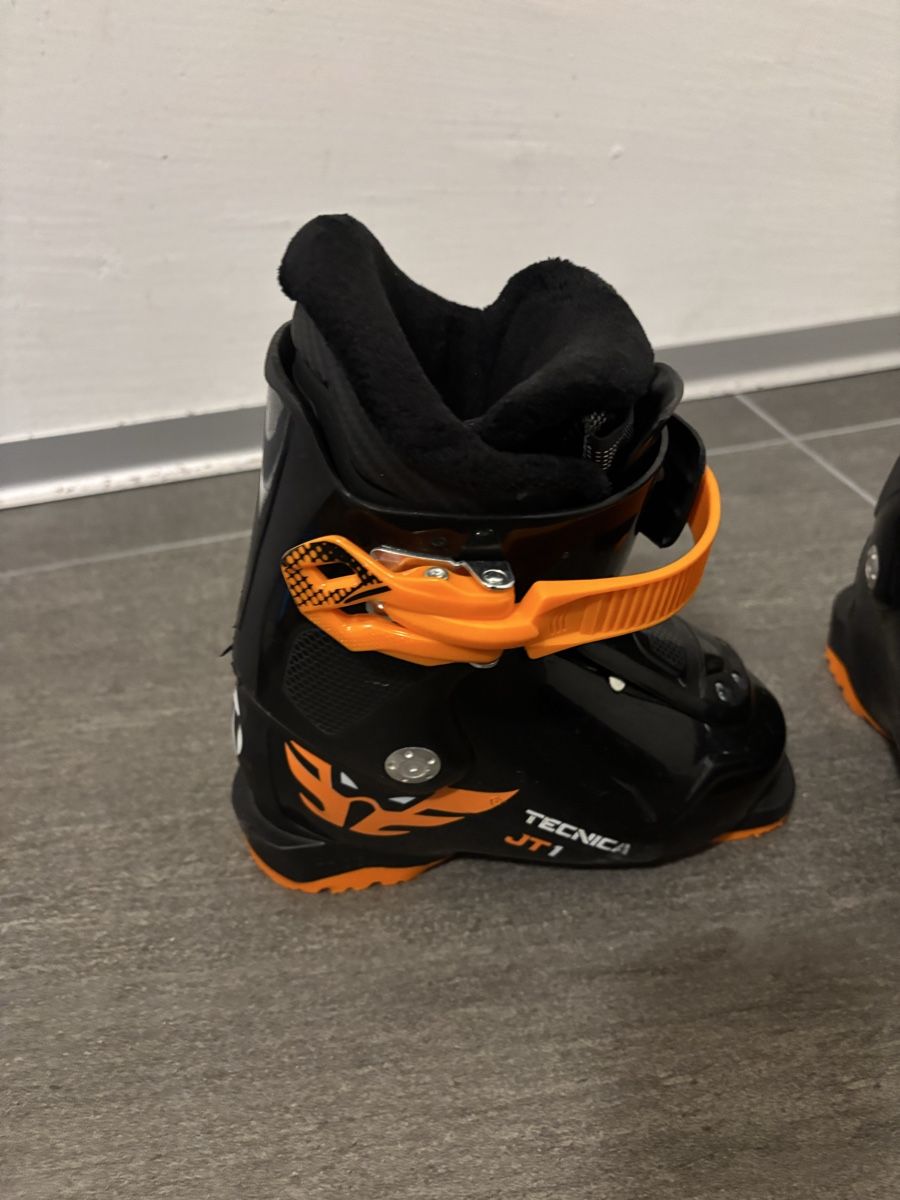 Skis: Skischuhe 16.0 – Gebraucht aus Ried-Brig von sarah1990