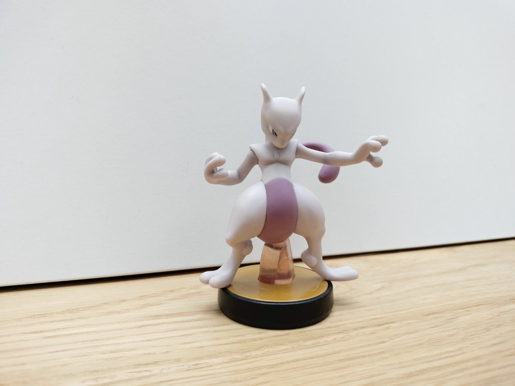 Nintendo Statuette: Pokemon Mewtwo Amiibo Figur – Usato da Wil SG venduto da kaizzen