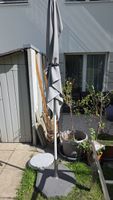 Gartenschirm grau mit Ständer gebraucht guter Zustand