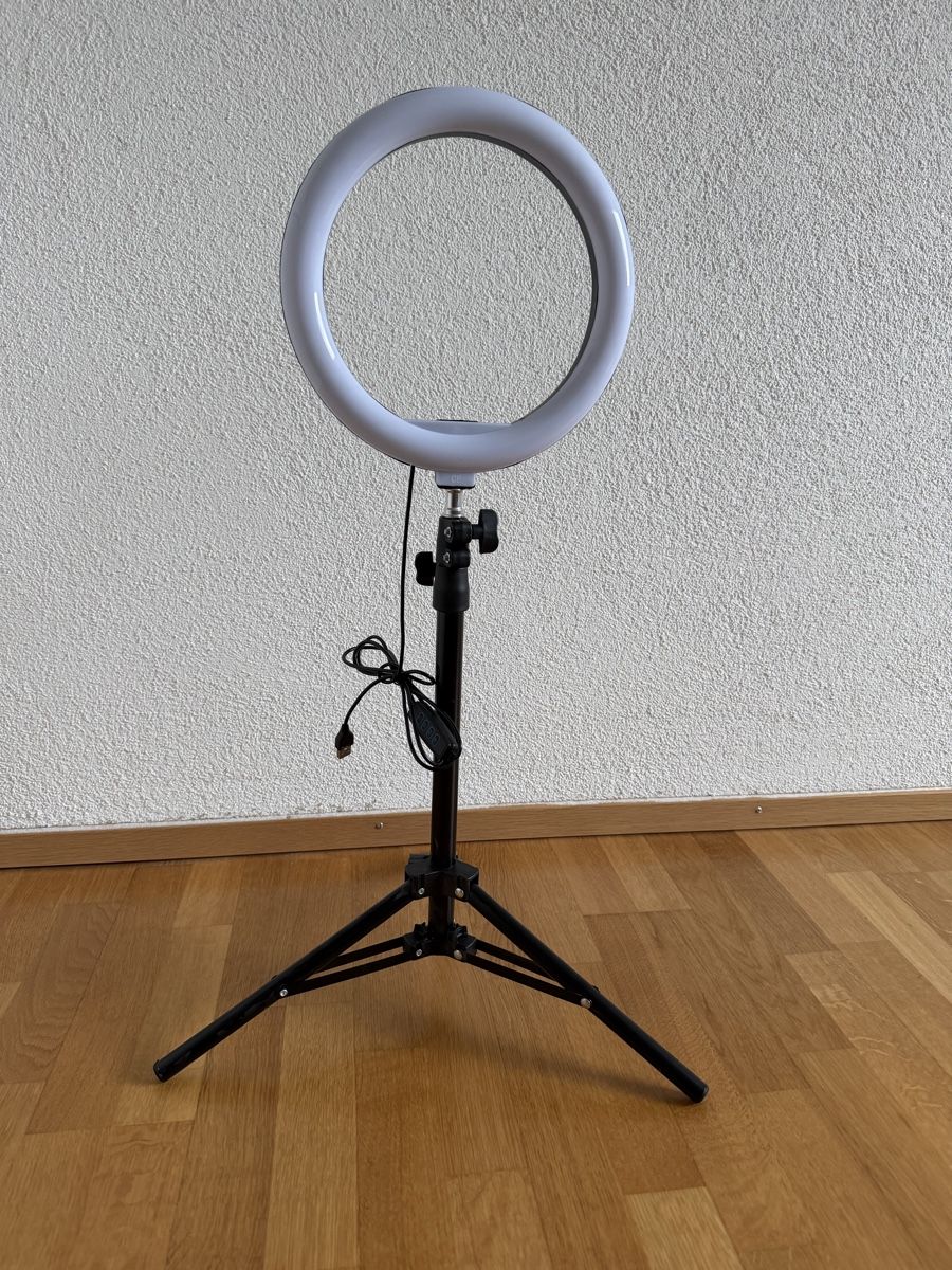 Lampade: LED Ringleuchte mit Stativ schwarz gebrauchter Zustand – Usato da Glattfelden venduto da romi_homie 1