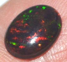 Edelstein L-7447 – Äthiopischer Schwarzer Opal Cabochon 10x7