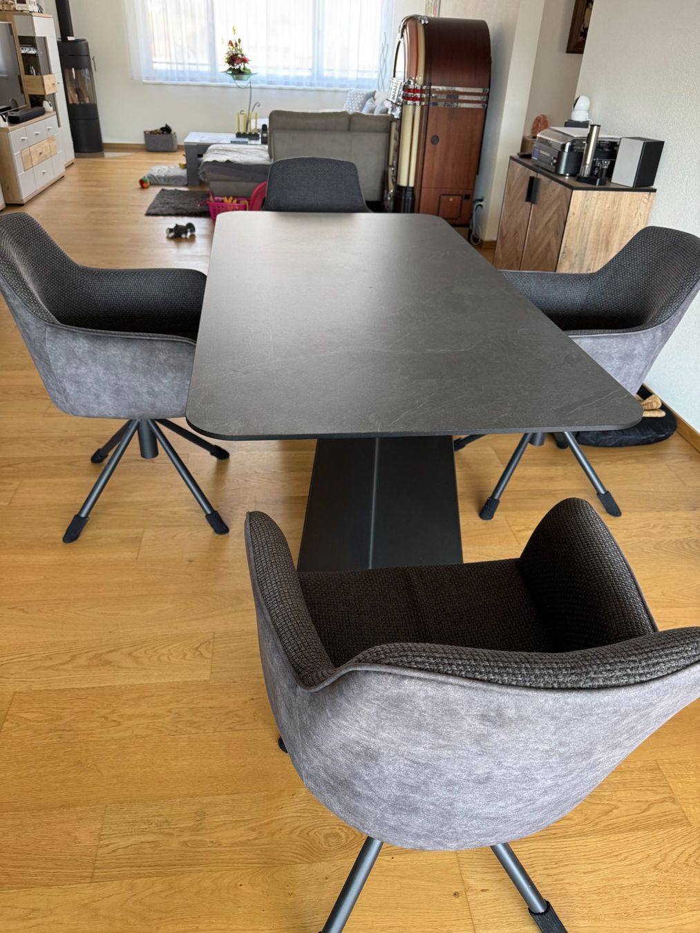 Set di tavolo e panche: AKTION Esstisch mit 4 Drehstühlen – Usato da Flums venduto da Hrroland 5