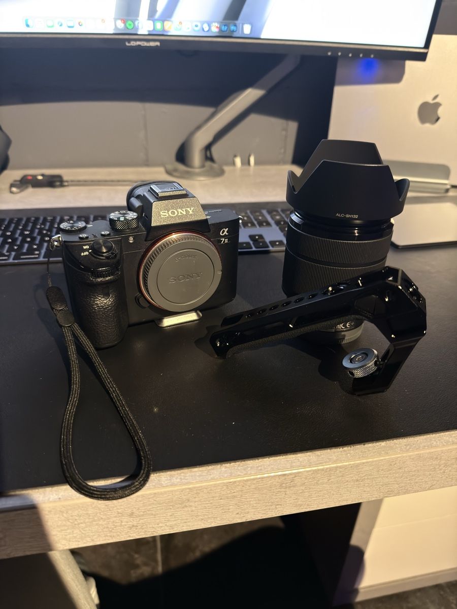 Sony Fotocamera: Sony A7iii & FE 28-70mm & Smallrig griff – Usato da Frümsen venduto da Alessandro06
