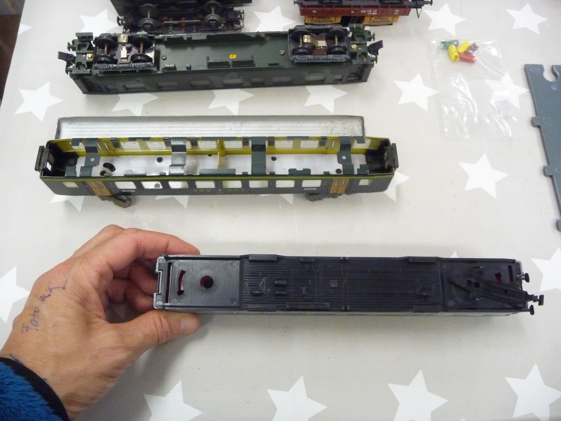 Modellini di ferrovie: Eisenbahnwagon Wagon DEFEKT – Difettoso da Rafz venduto da Powacaddy 9
