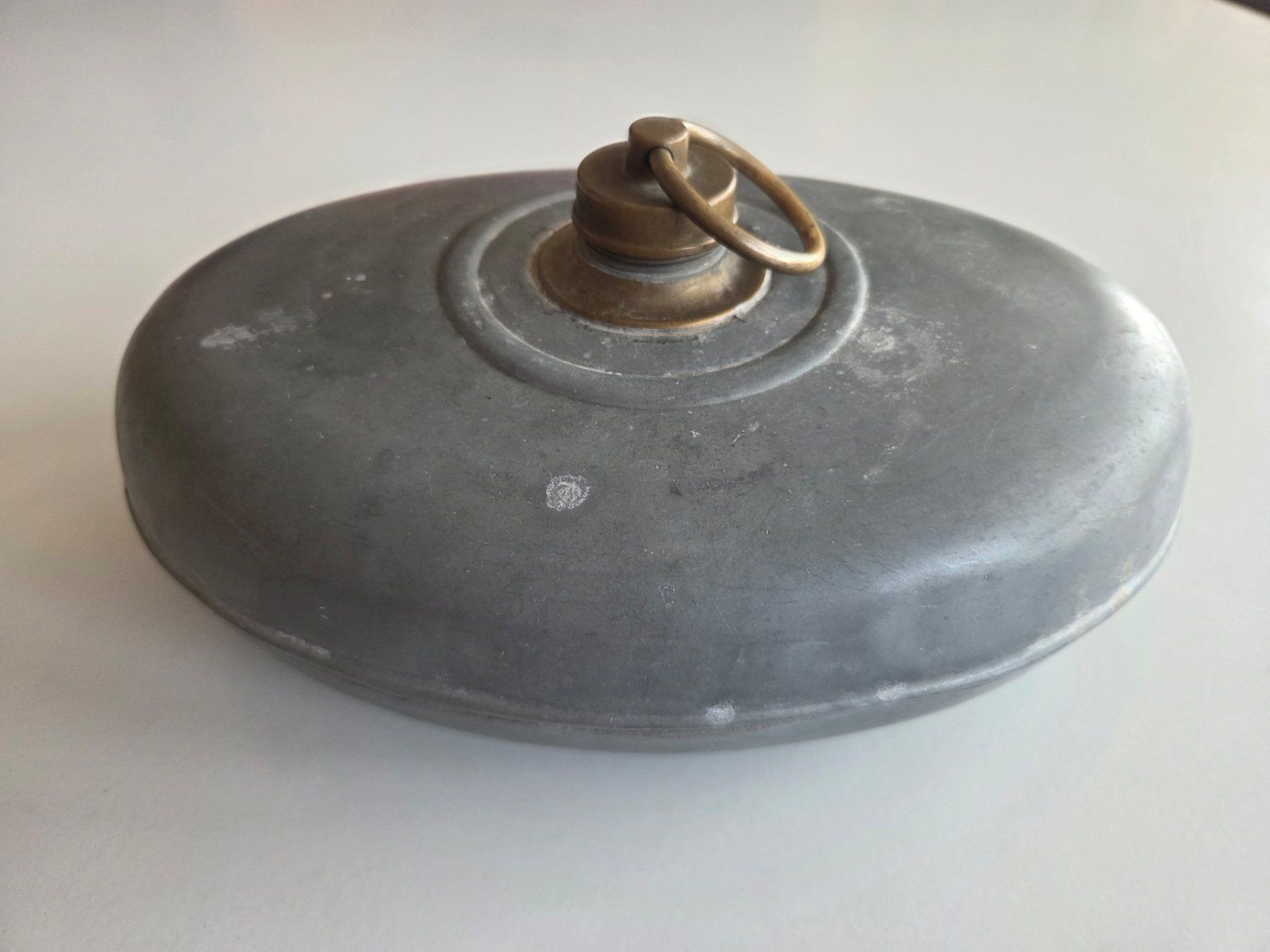 Altri elettrodomestici e apparecchi d’epoca: Antike Wärmeflasche mit Messingring – Usato da Langenthal venduto da ProBonMarken 1