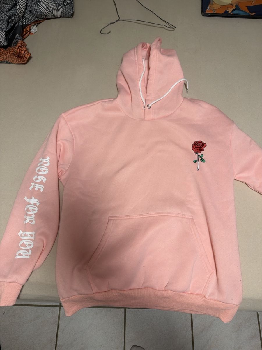Maglioni & Felpe: Felpa rosa con cappuccio e rosa ricamata, taglia s  – Usato da S. Antonino venduto da sam_ymj6