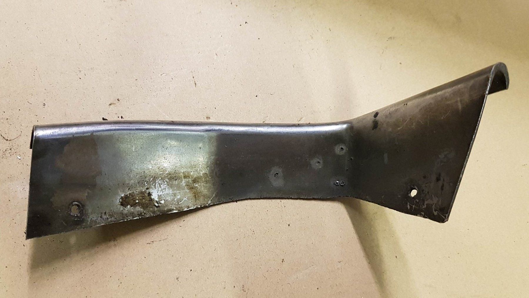 Dodge Tutti pezzi di ricambio auto: Dodge Dart Chrom-Ecke vorne – Usato da Niedergösgen venduto da usc_8qc6 1