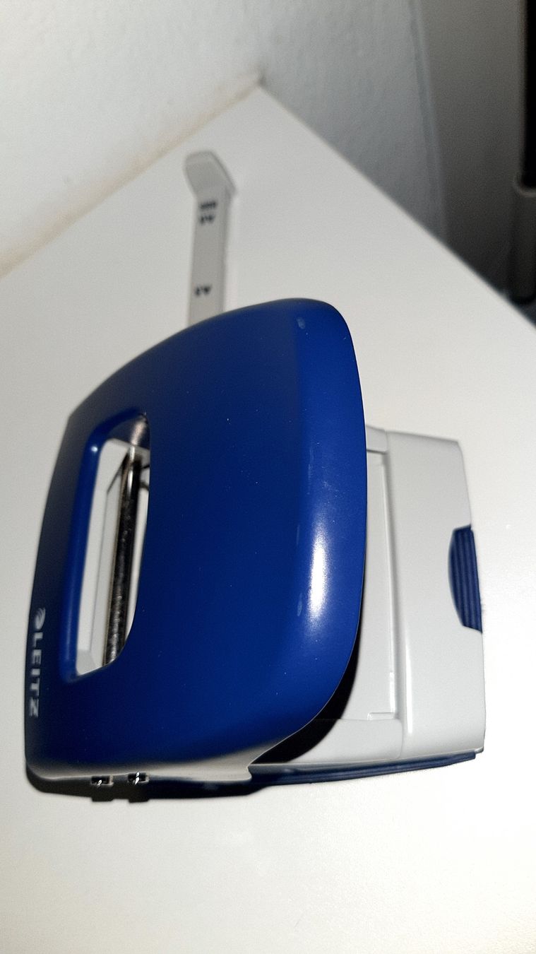 Raccoglitori: LEITZ 5008 Locher neu, blau – Nuovo (secondo la descrizione) da Kirchberg BE venduto da CZ09 1