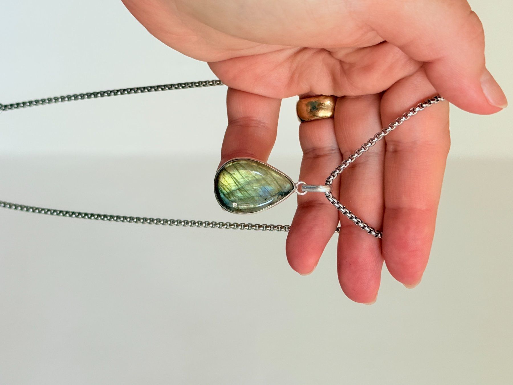 Colliers: Labradorite necklace – Neuf avec emballage d'origine à Genève par AGBERG 1