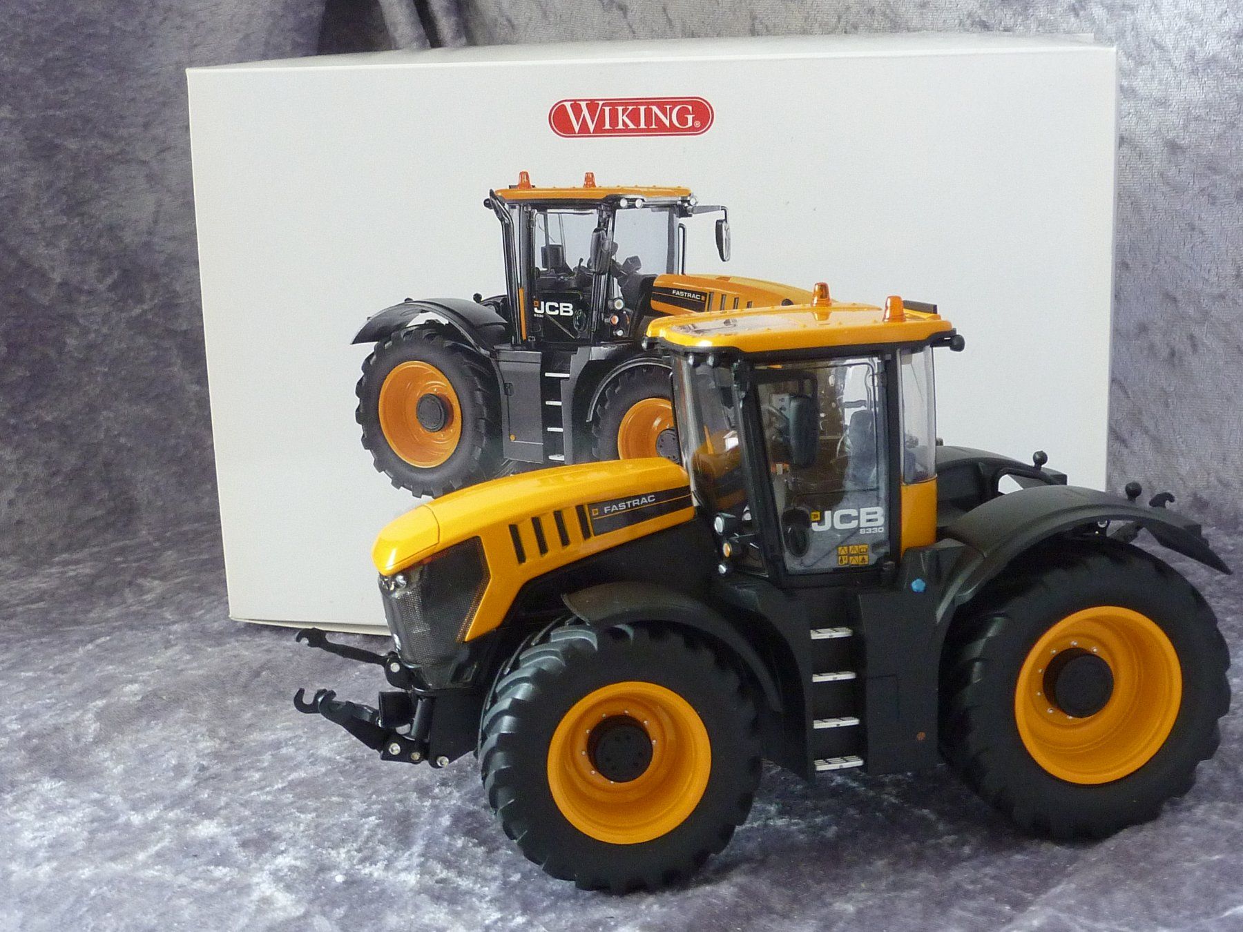 Wiking Modellbausätze & Standmodelle: JCB Fastrac 8330 1:32 – Neu (gemäss Beschreibung) aus Dürrenäsch von modellautos4you
