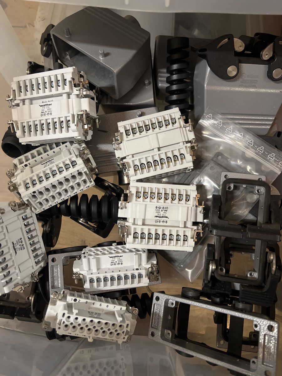 Spine: Harting Stecker 5 Stk – Usato da Koelliken venduto da Mathaui