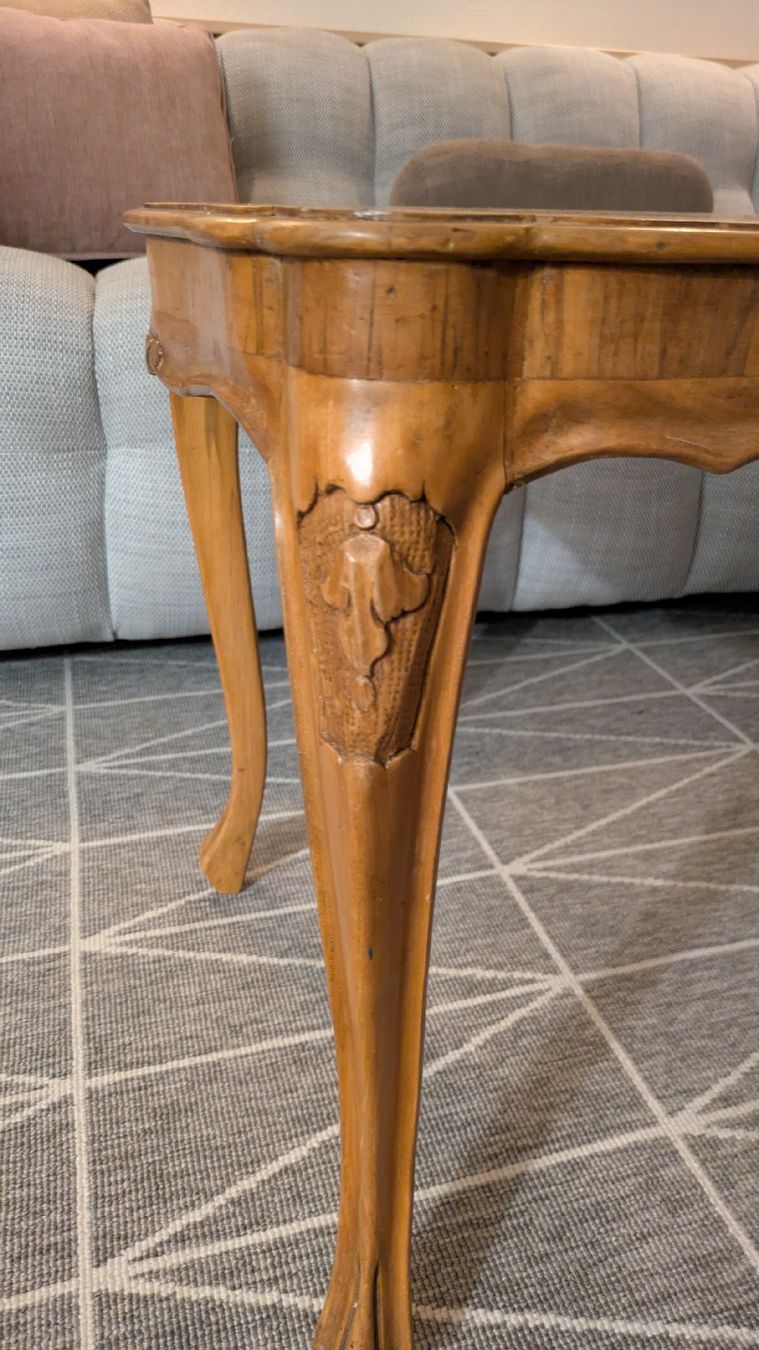 Tische: Antiker Couchtisch mit Cabriole Beine Barock Stil – Gebraucht aus Staad SG von Reenalina 1