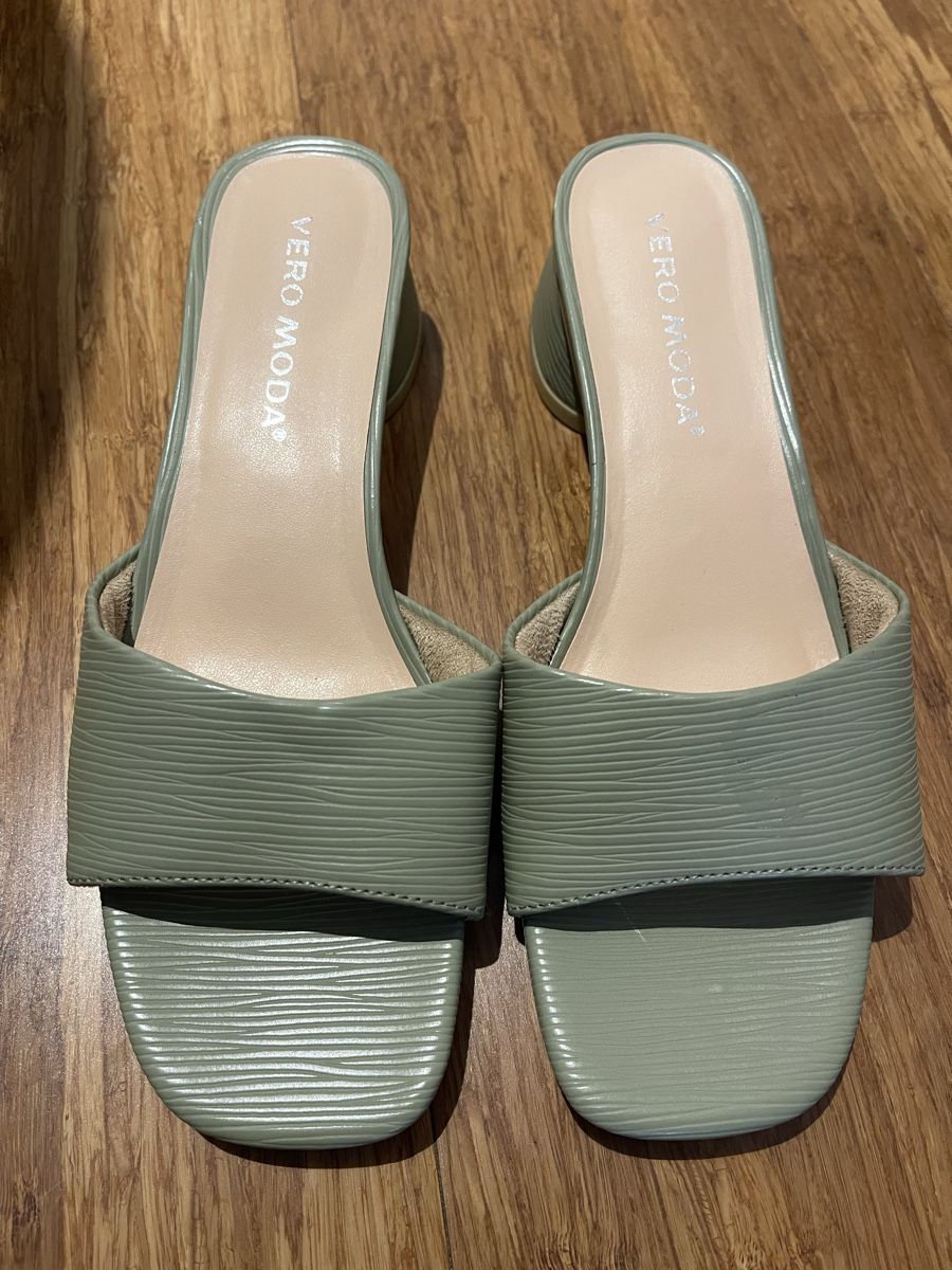 Scarpe da donna: Sandali VERO MODA verde acqua, numero 38 - nuovi! – Nuovo (secondo la descrizione) da Vezia venduto da lin_5s2m