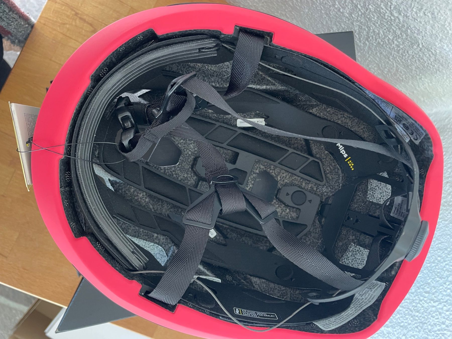 Oakley Caschi: Velohelm Oakley ARO5 Race  Size L – Nuovo e nell'imballaggio originale da Au ZH venduto da zdv 4
