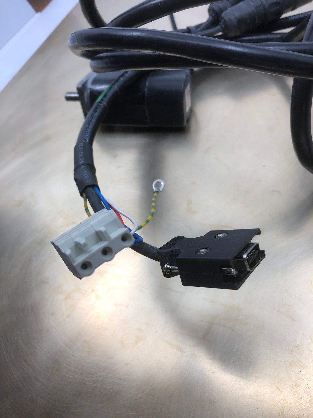 Omron Componenti elettronici: Omron R7M-A10030-S1-D Servomotor  #1 – Usato da Laufenburg venduto da Sirluger 4