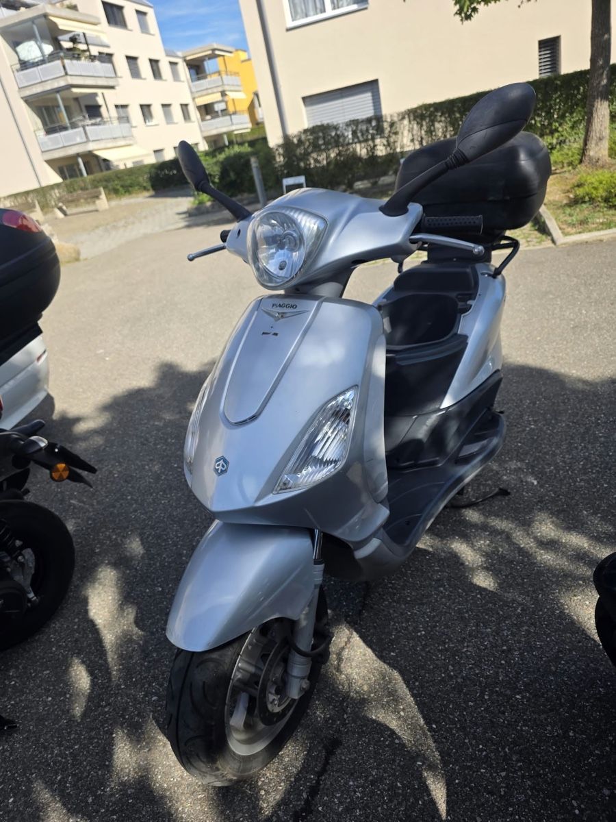 Piaggio Scooters: PIAGGIO FLY 125 CC – Defekt aus Winterthur von Fabio_46 1