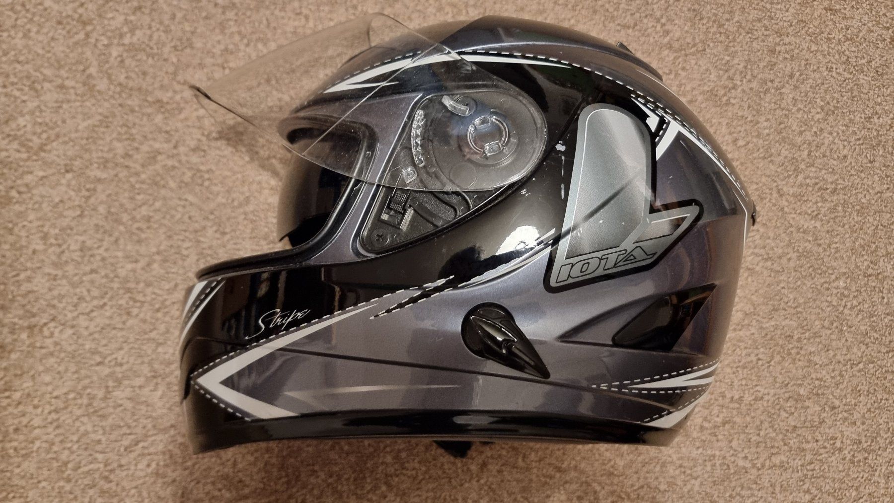 Helme & Visiere: Motorradhelm IOTA, Grösse L, 59cm – Gebraucht aus Wettswil von Schnuebe