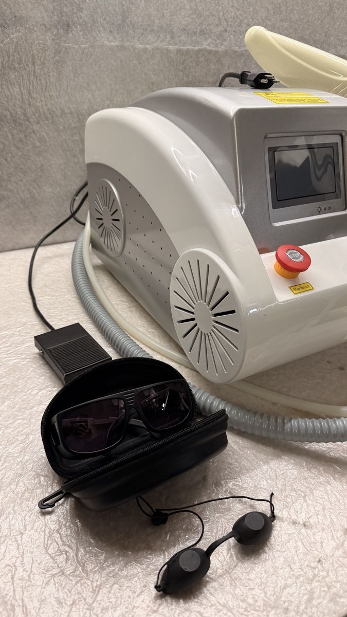 Tutte le macchine: Laser Tattoo Removal System Model J-200 – Usato da Rotkreuz venduto da perlengott 4