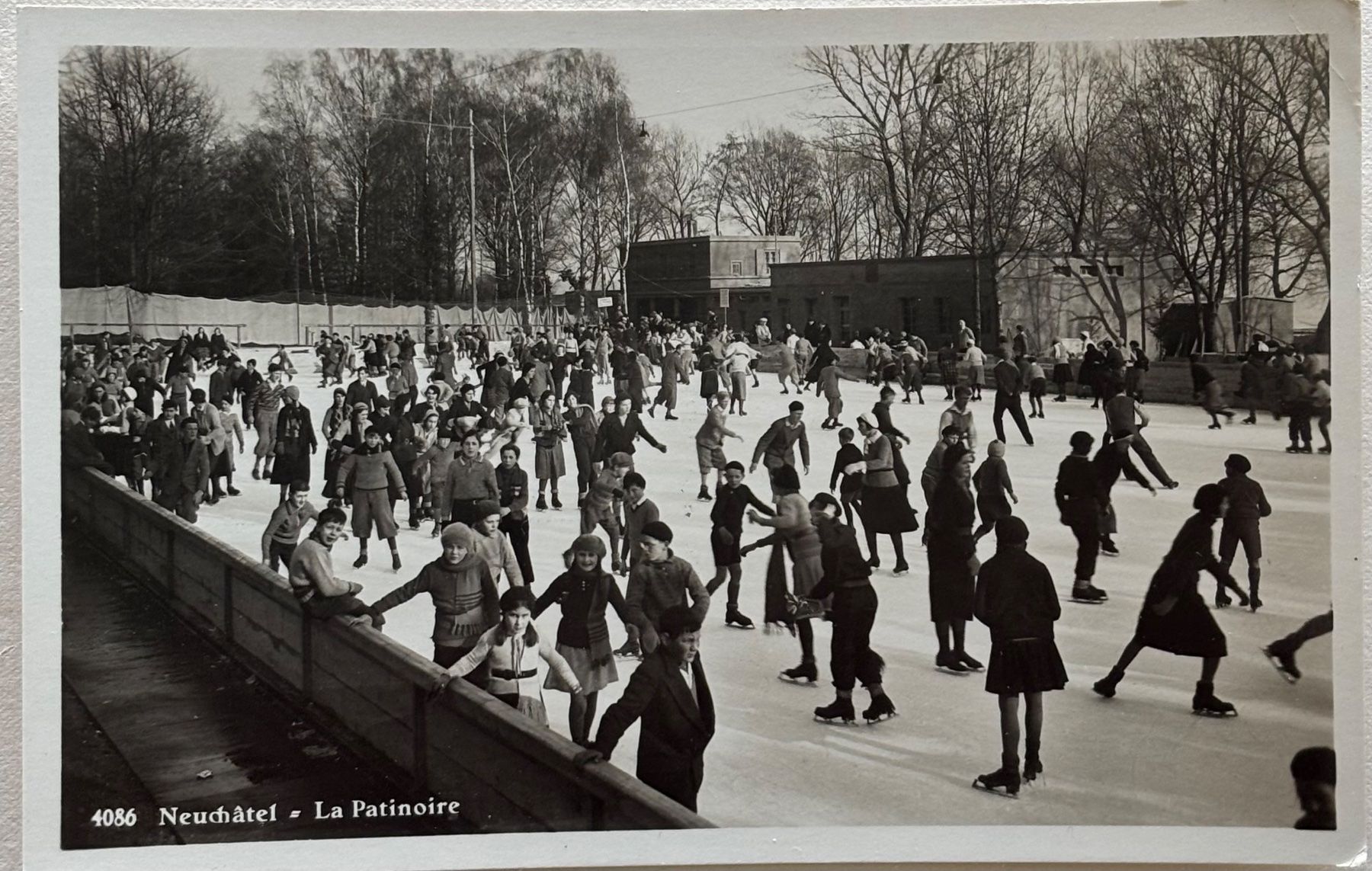 Cartoline postali: Neuchâtel, La Patinoire – Usato da Frauenfeld venduto da Merk52