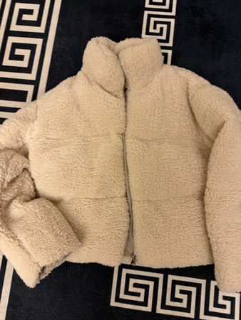 Doudoune chaude Madame Cix, taille M, idéal pour l'hiver!