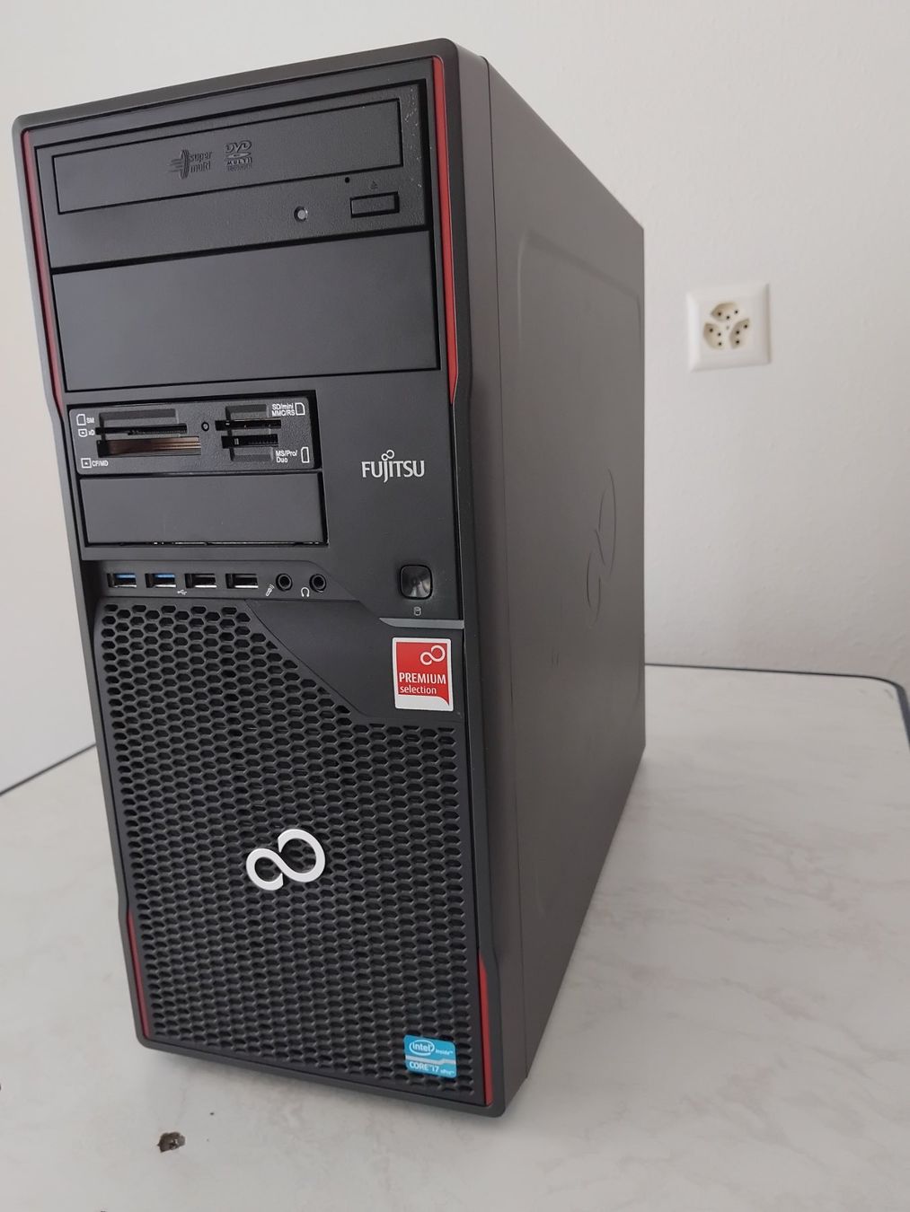 Fujitsu PC: Gebrauchter Fujitsu Esprimo – Usato da Visp venduto da Reini_71