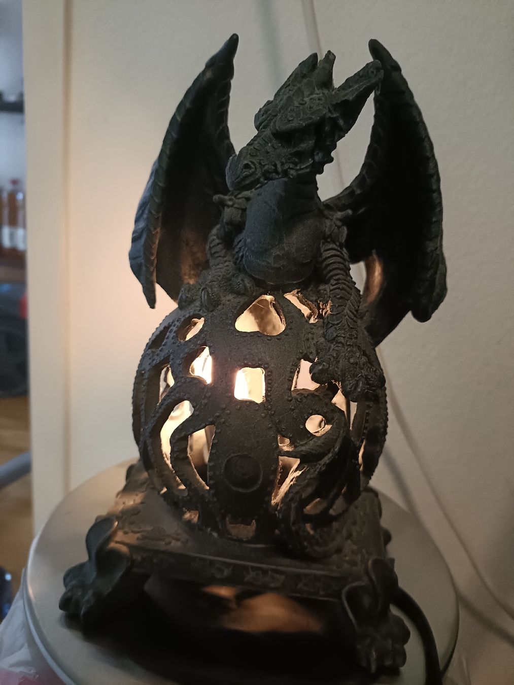 Tutte le decorazioni: Dekorative Drachen-Kugel Lampe – Usato da Schinznach Bad venduto da knucker