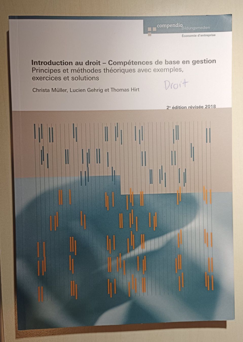 Libri: Introduction au droit - Compétences de base en gestion – Usato da Grand-Lancy venduto da Pingpong2005