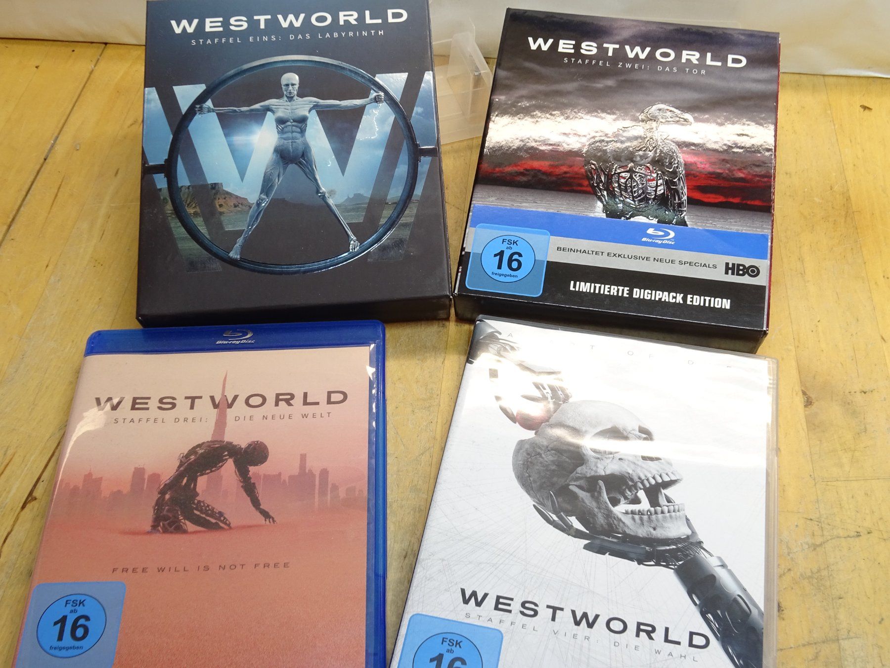 Tutti i DVDs: Westworld,  Komplette Staffel 1-4 – Usato da Wohlen AG venduto da Bricktoys