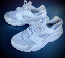 Nike Air Huarache "Triple White" – Gr. 38.5