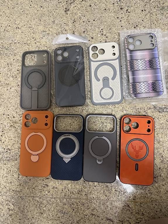 Coques & Protection écran: 8x iPhone 17 Pro Max Hüllen  Set – D'occasion à Zürich par meti1975