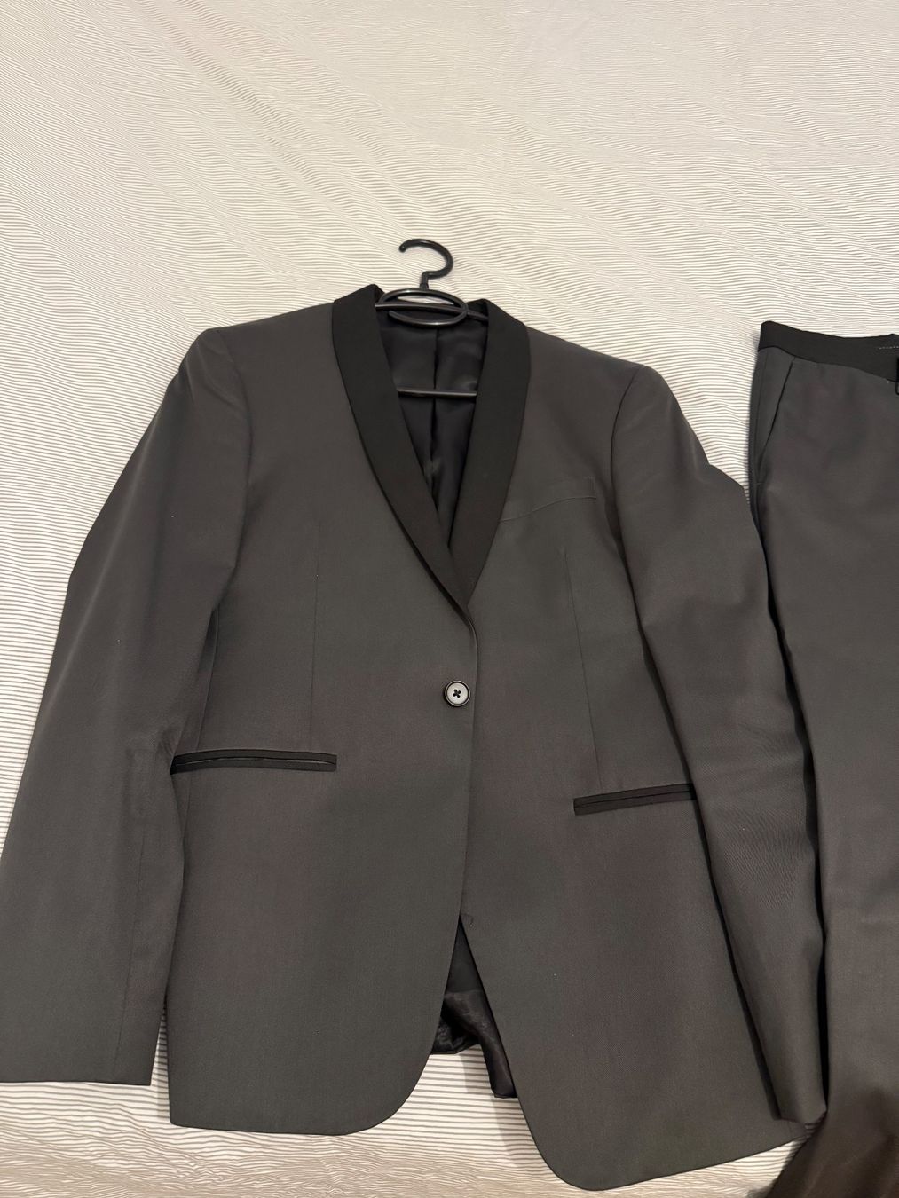 H&M Completi: Anzug zu Verkaufen – Usato da Kloten venduto da spe_yfl8