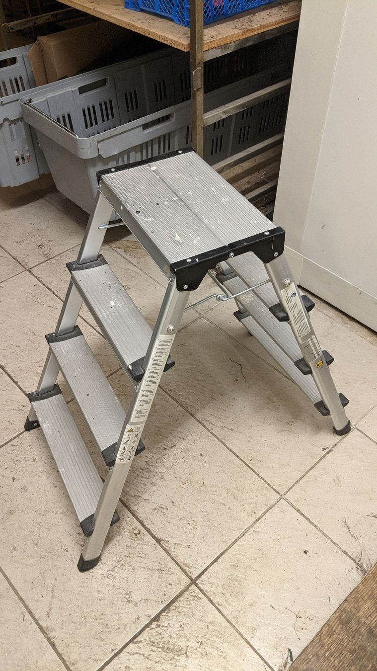 Scale: Bockleiter Alu, 4 Stufen max 150kg – Usato da Rüti ZH venduto da kunstreich_8630