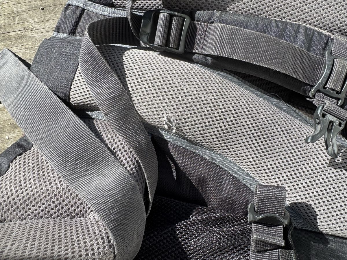 Deuter Zaini: Back Packing Rucksack von Deuter, inklusive Regenhülle – Usato da Herrliberg venduto da rot_7qly 2