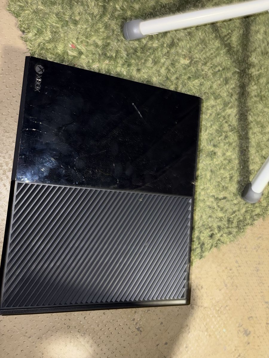 Microsoft Console: Xbox One mit Controller & 2 Games – Usato da Allschwil venduto da TomasUchiha
