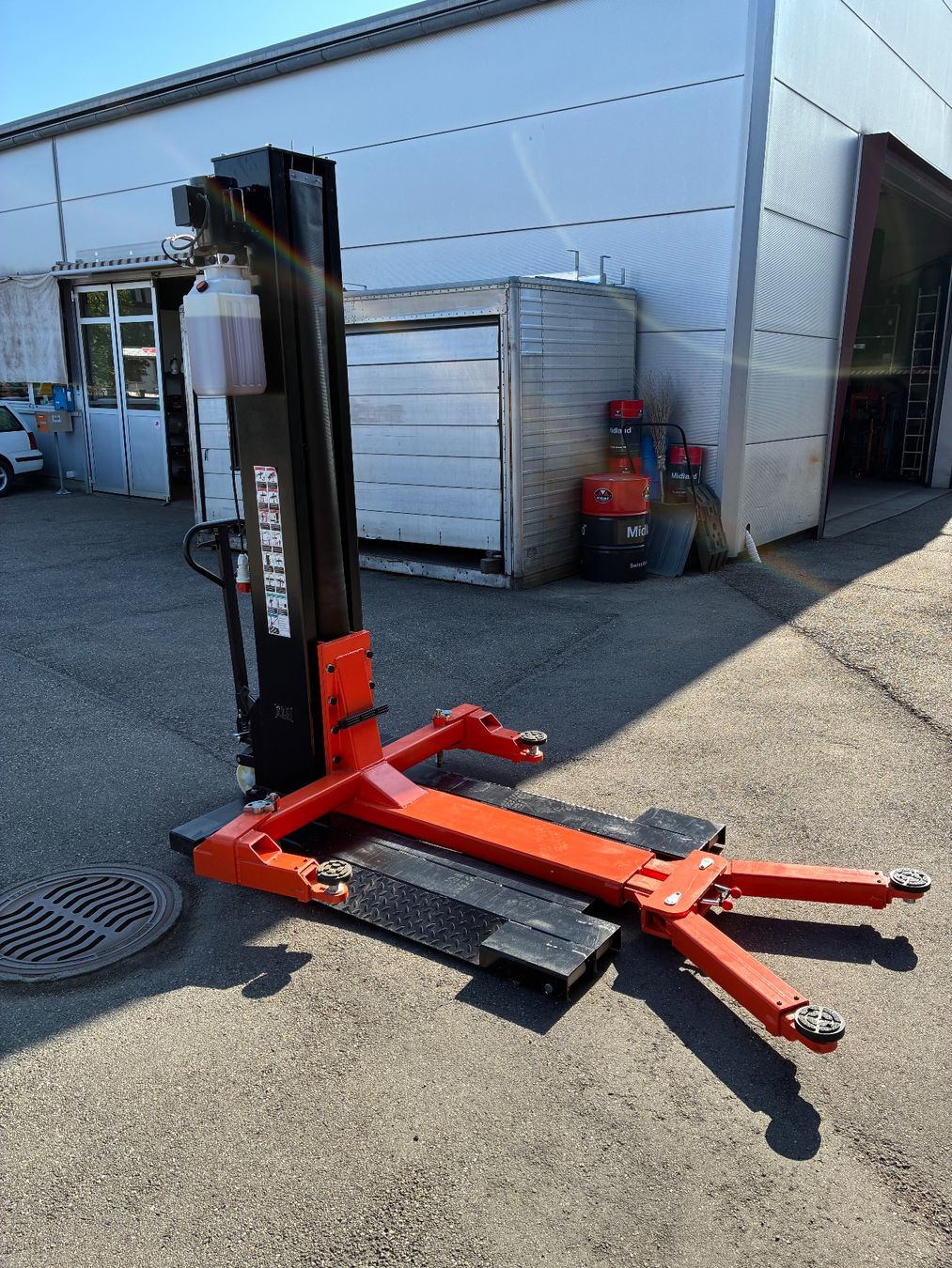 Piattaforme elevatrici & Crick: Beweglicher Einsäulen Autolift 2500KG Neuwertig – Nuovo (secondo la descrizione) da Seftigen venduto da raalls1