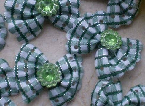 Ohrringe & -stecker: Noeud 3cm carreaux strass VERT – Neu und originalverpackt aus St-Imier von goodber